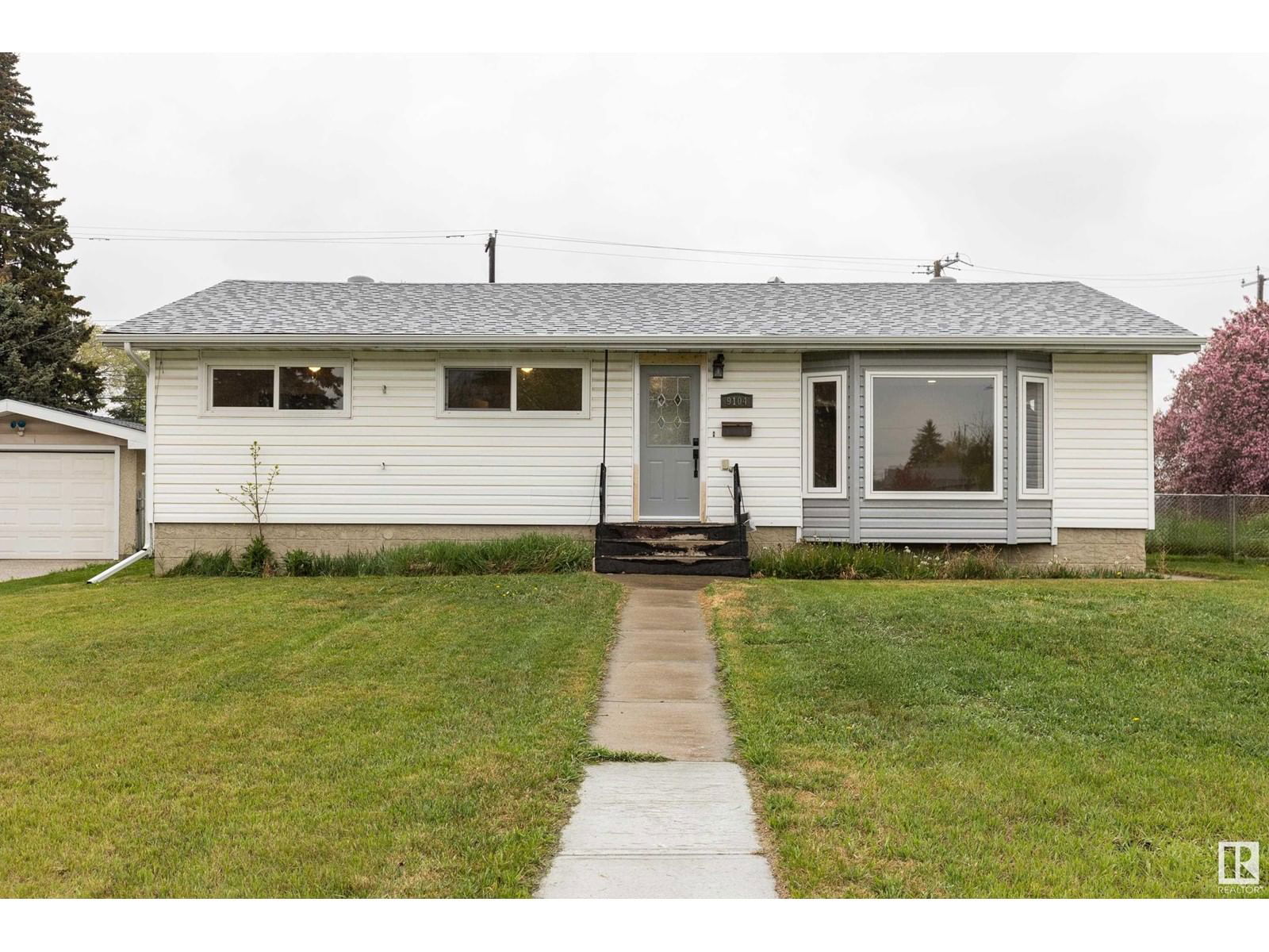 9104 130 Av Edmonton, Alberta