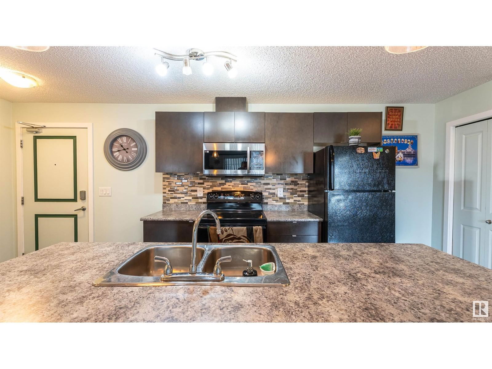 222 - 3357 16A AV Image 4