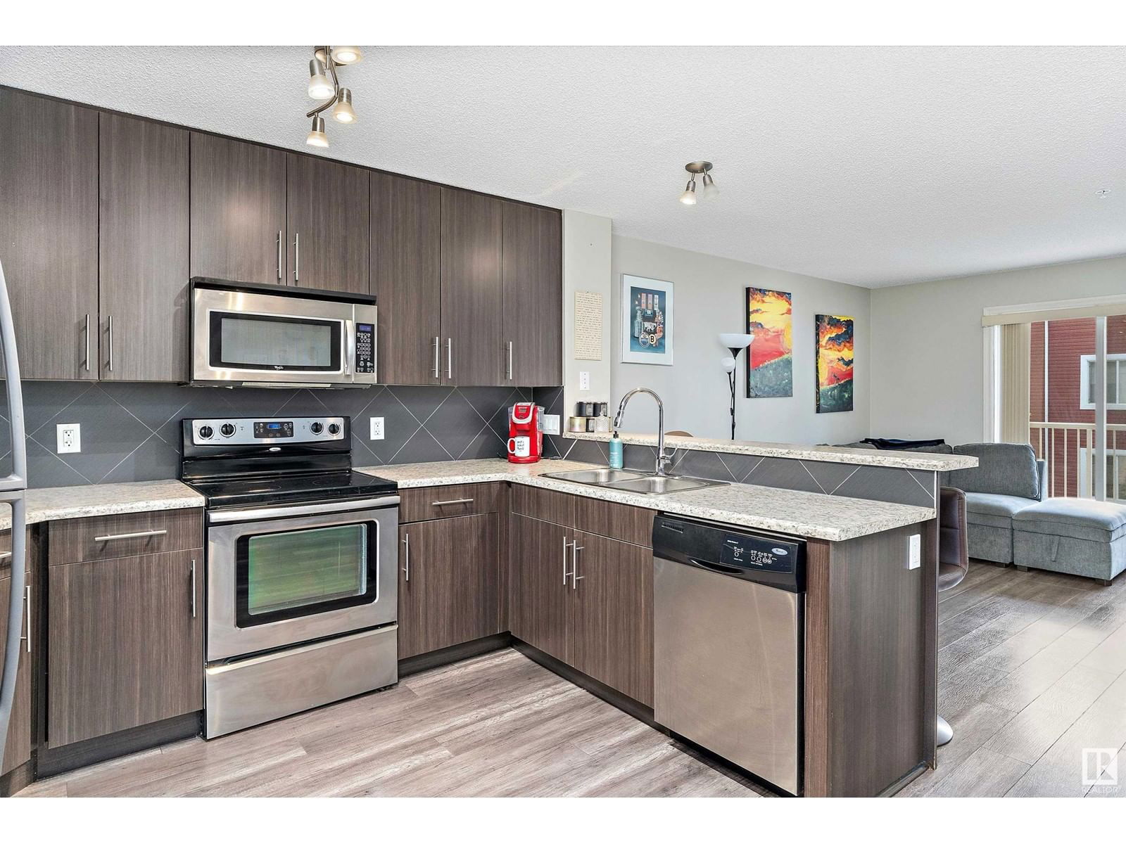 313 - 2204 44 AV Image 9