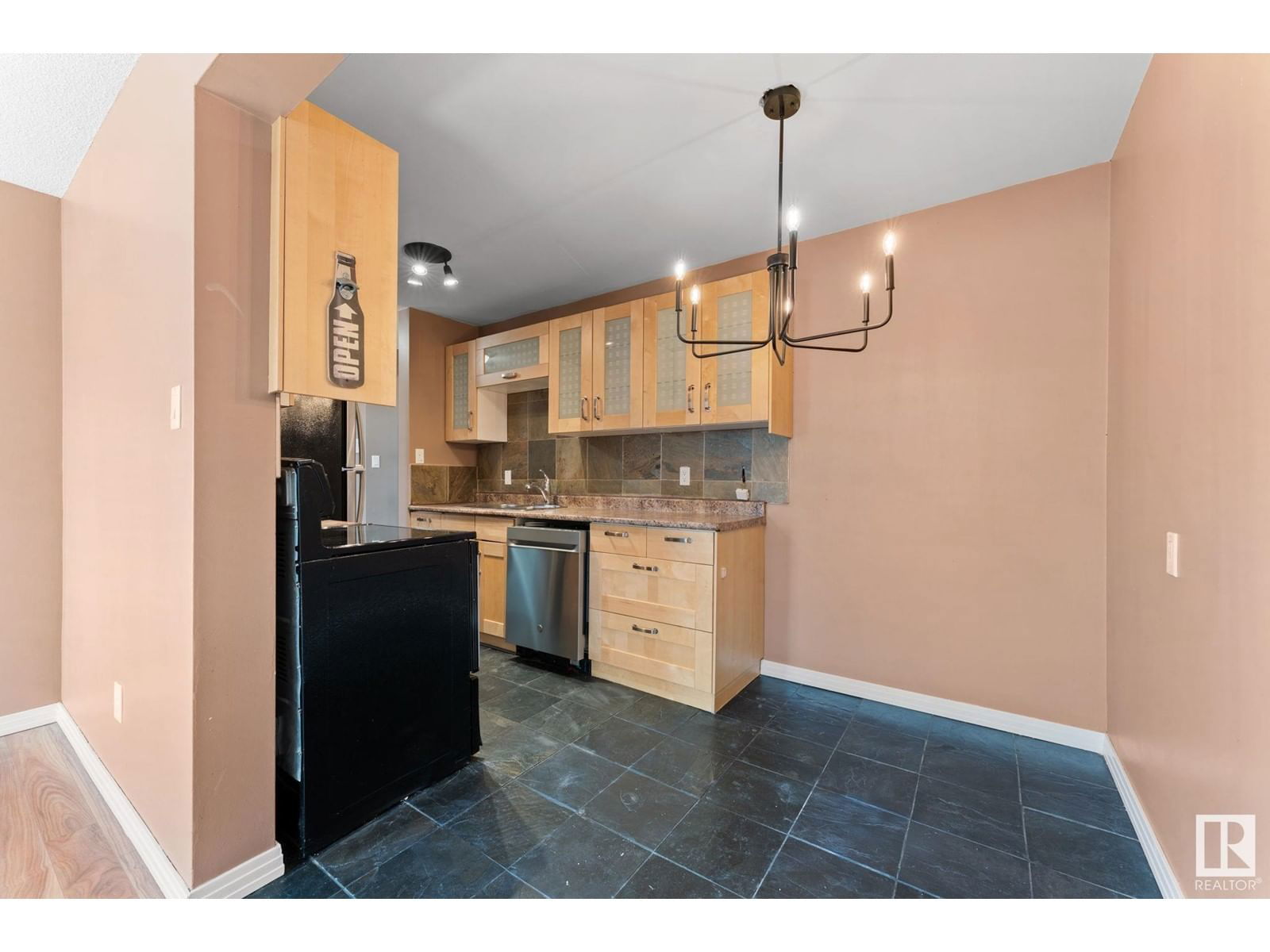 9 - 10620 122 ST NW Image 10