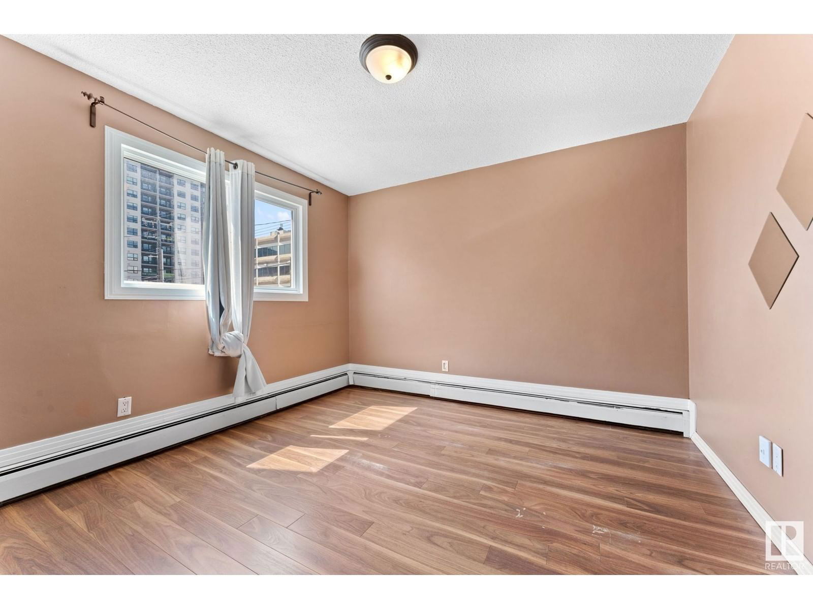 9 - 10620 122 ST NW Image 11