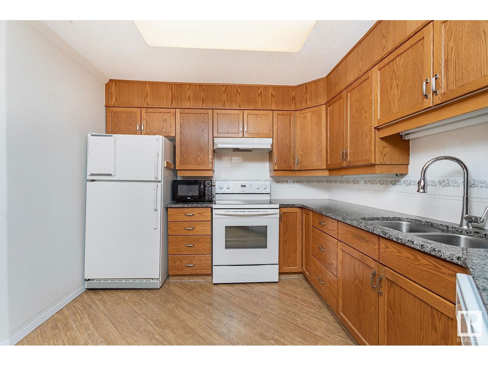 #302 - 8215 84 AV Image 9