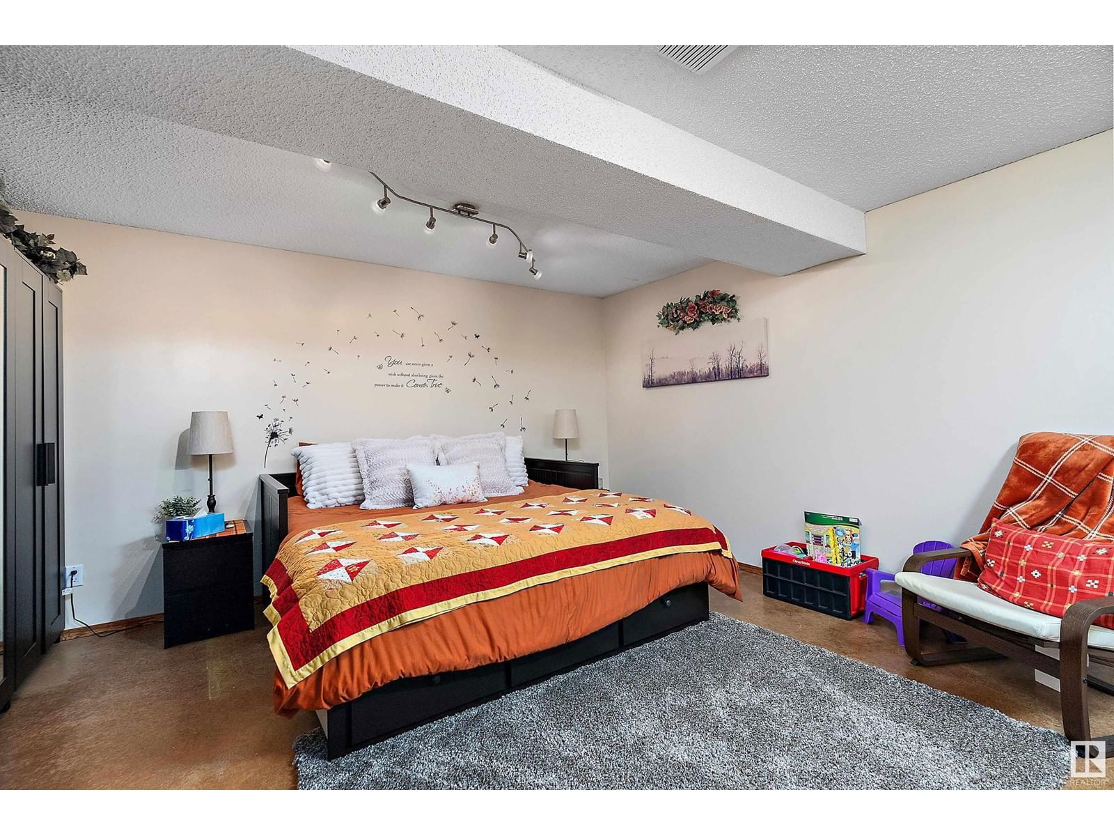 204 WEST LIBERTY CR Image 22