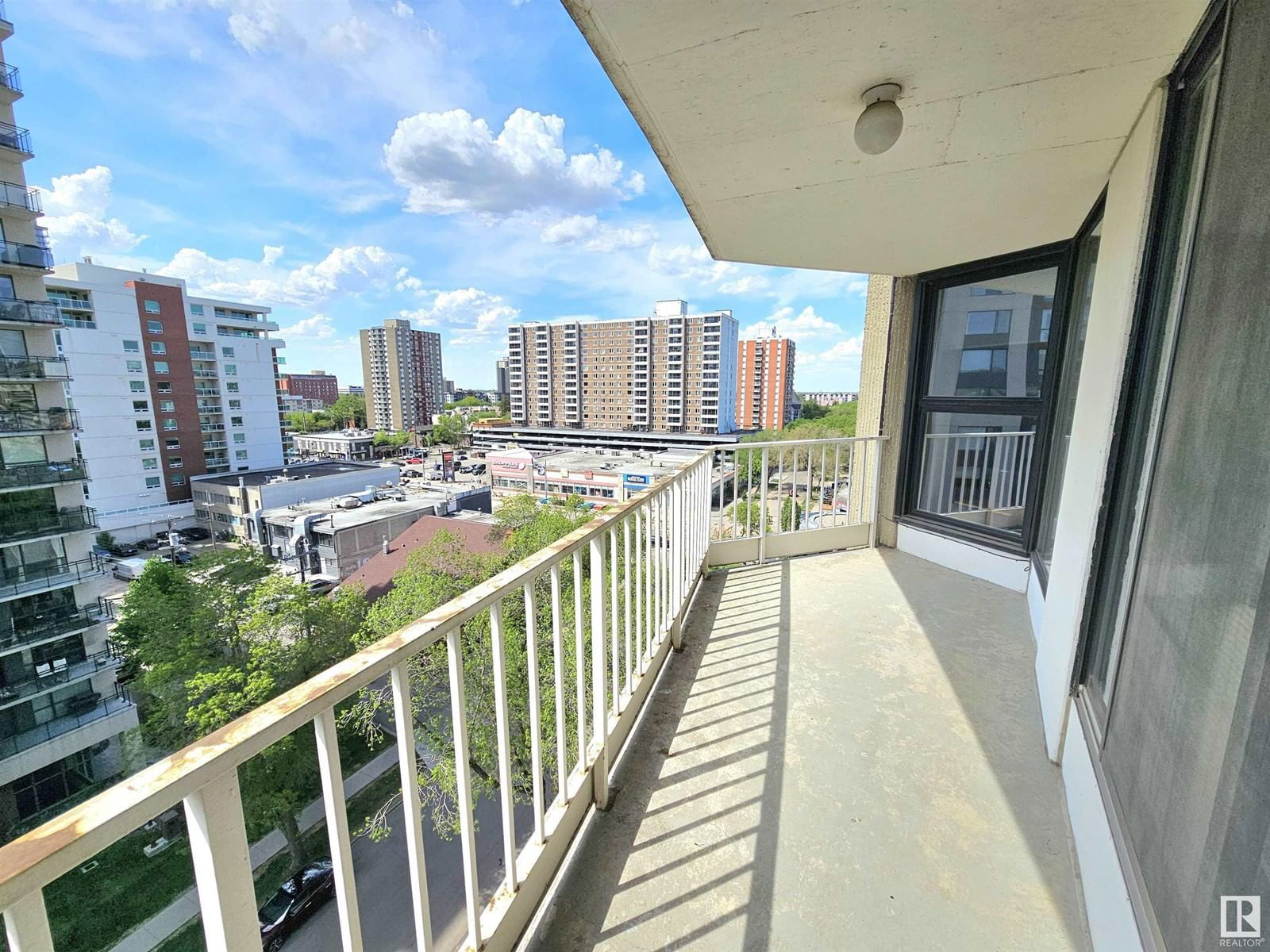 905 - 10045 117 ST Image 18