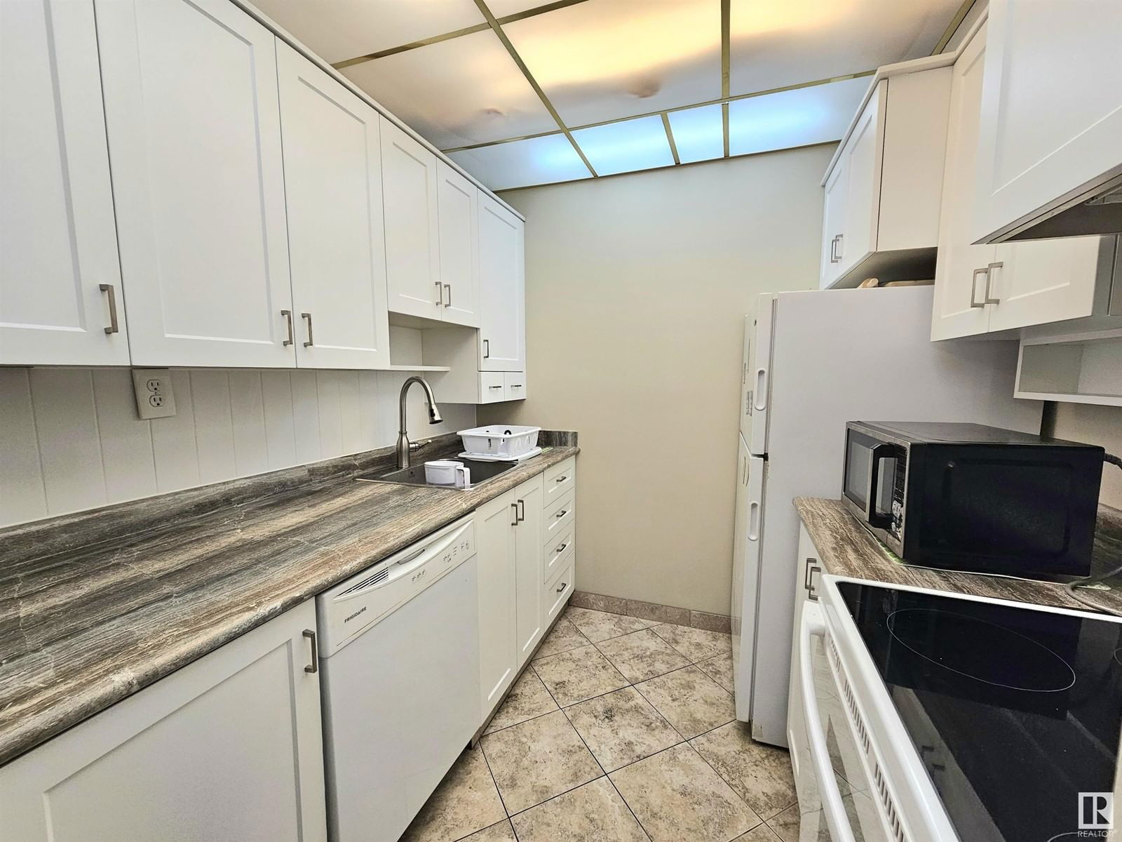 905 - 10045 117 ST Image 3