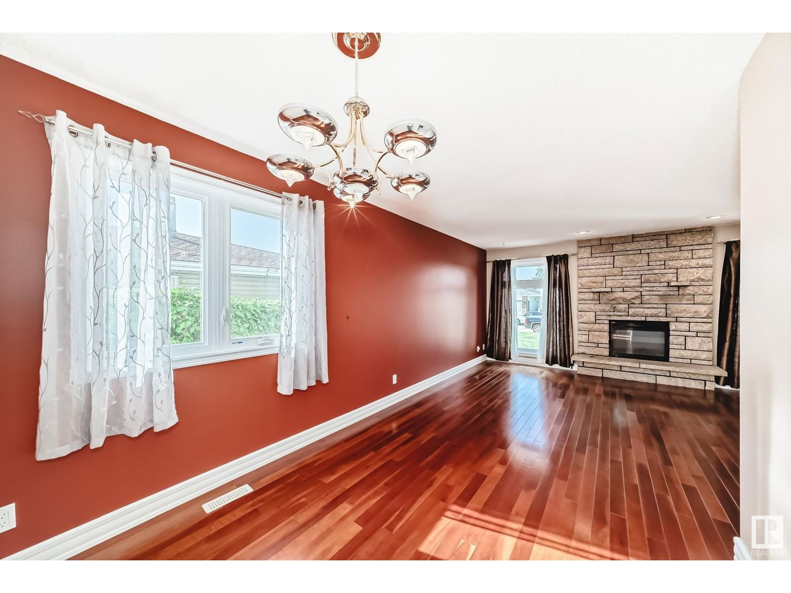 6912 21 AV Image 10