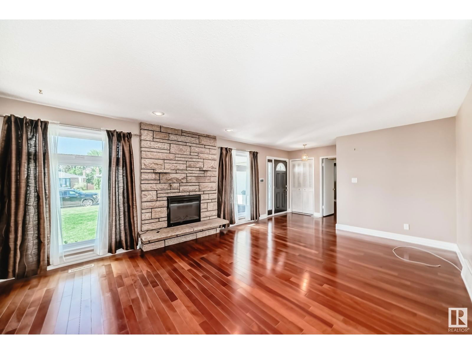 6912 21 AV Image 13