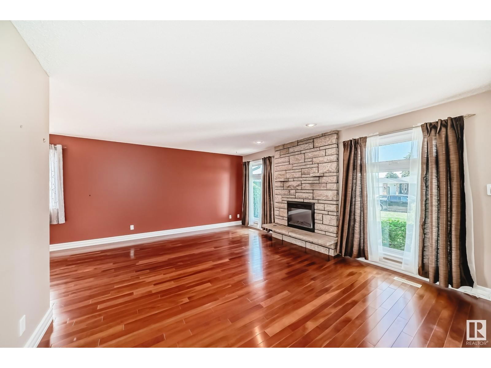 6912 21 AV Image 14