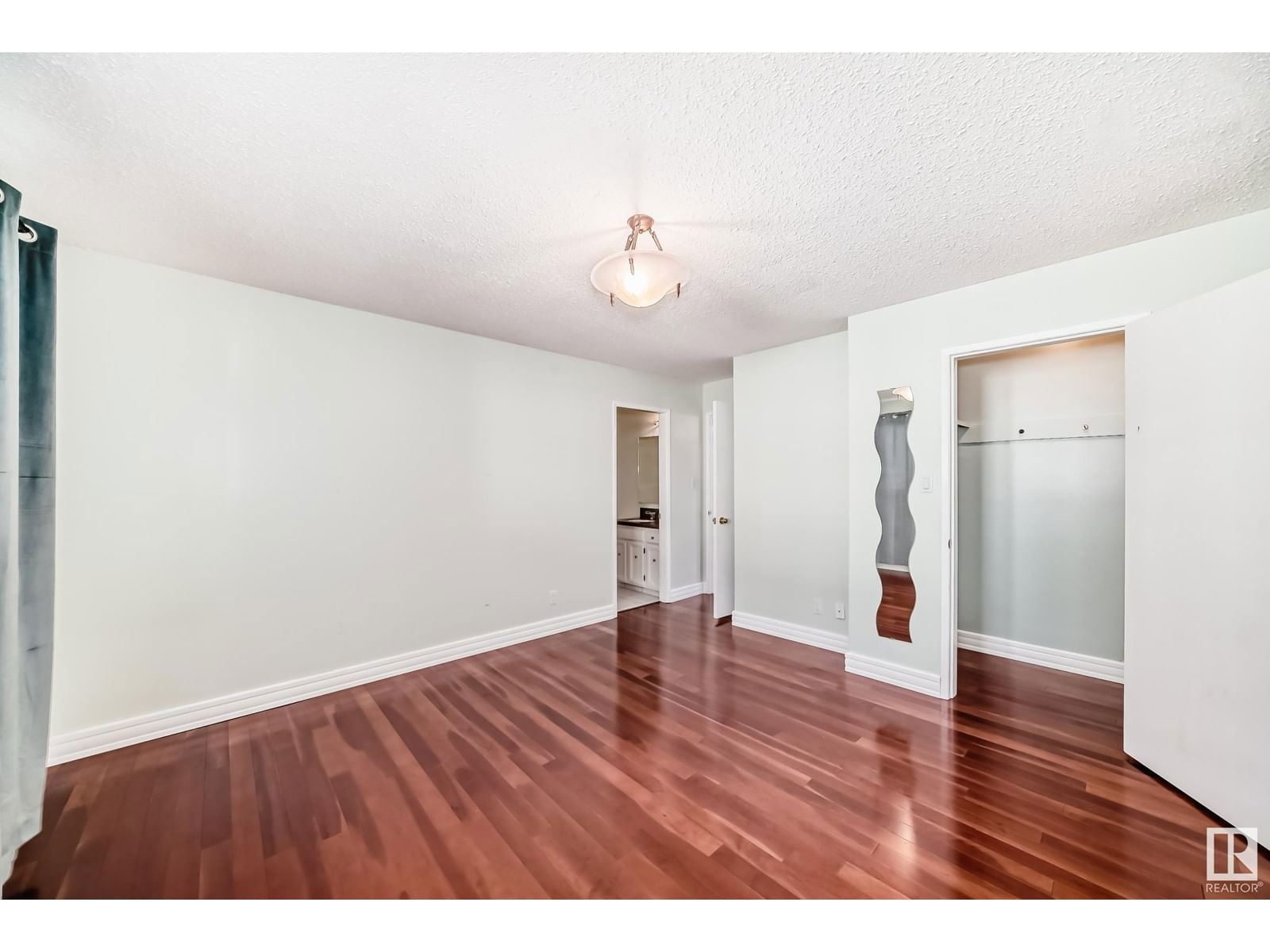 6912 21 AV Image 17