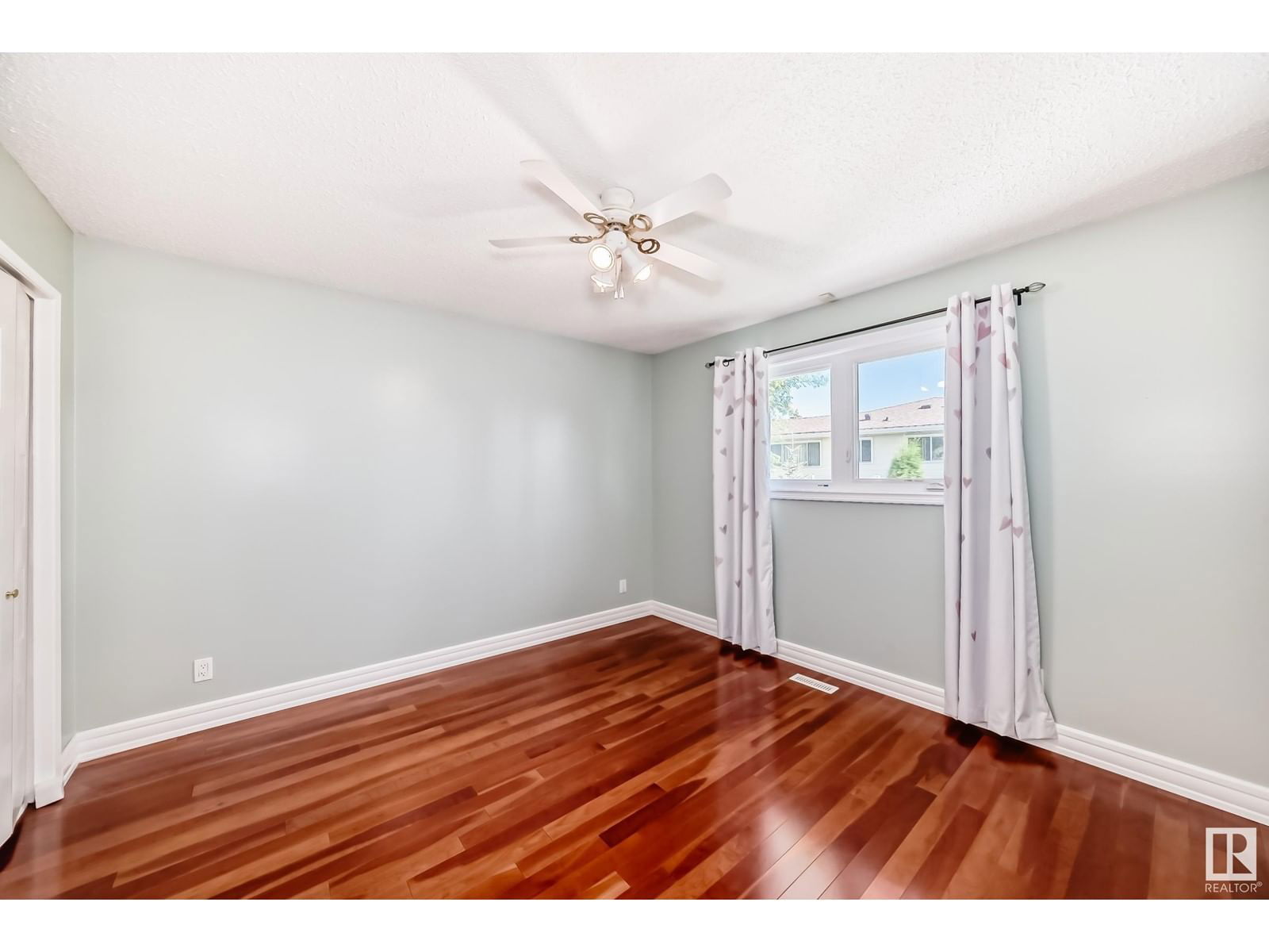 6912 21 AV Image 19