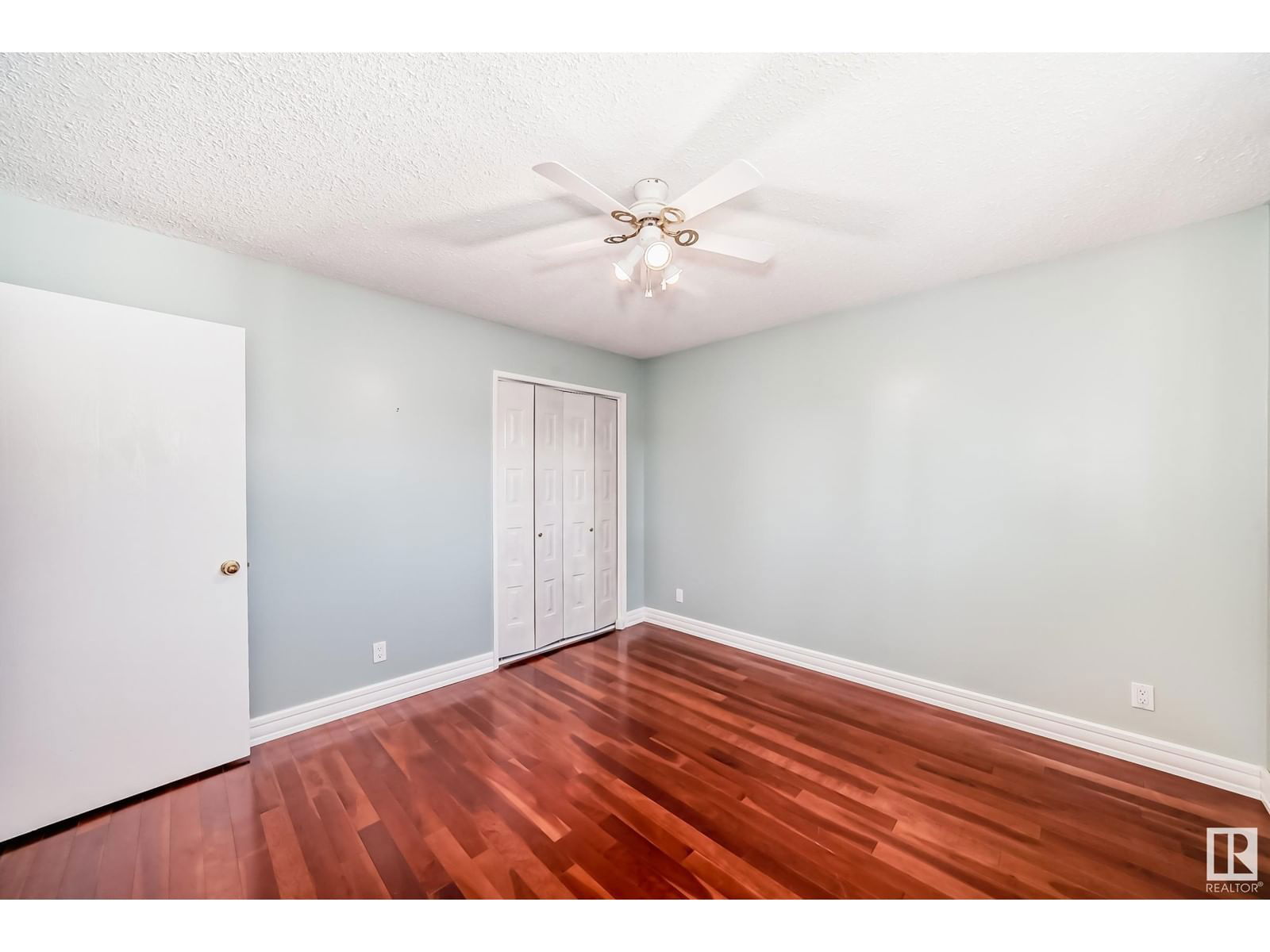 6912 21 AV Image 20