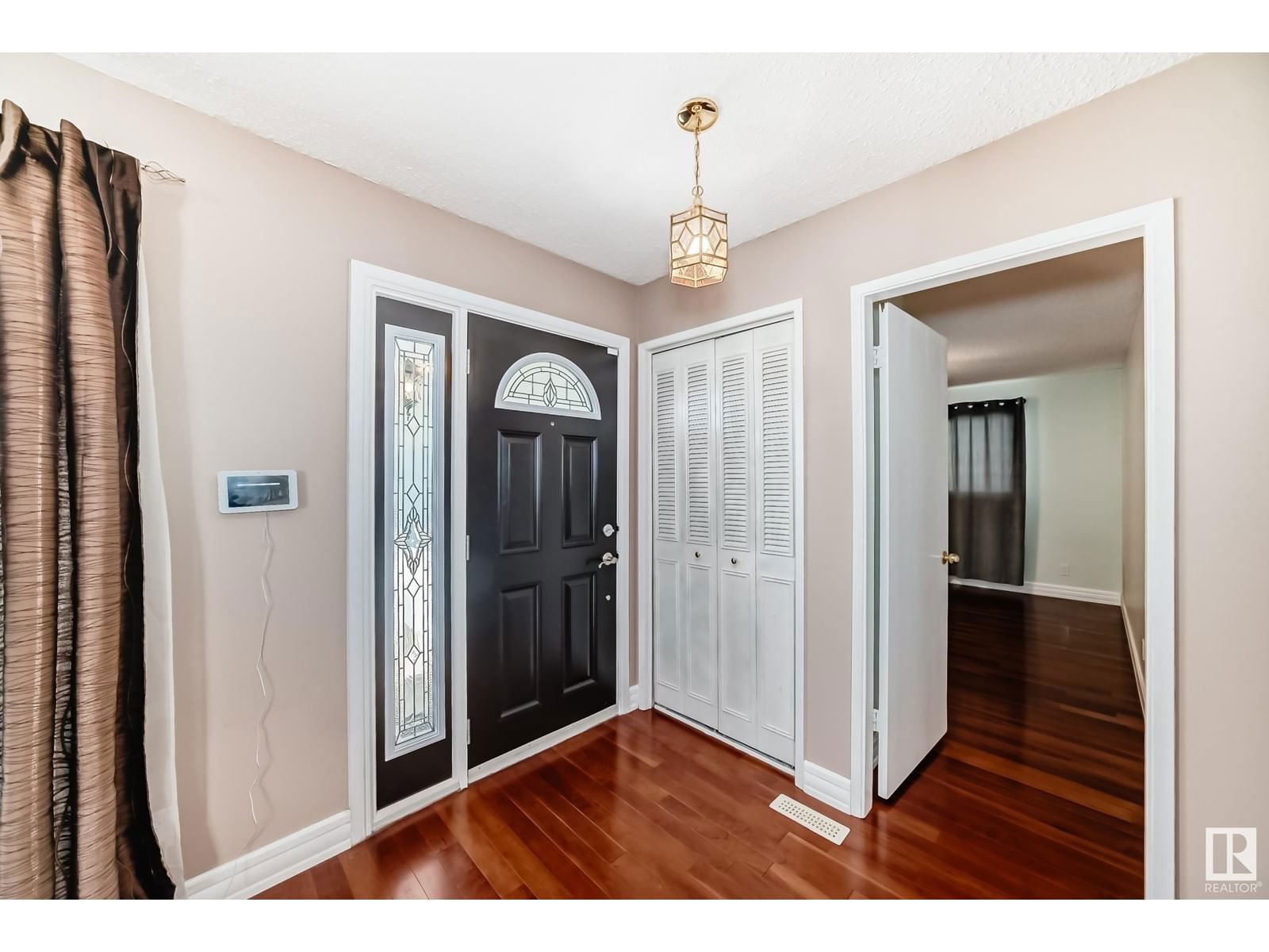 6912 21 AV Image 3