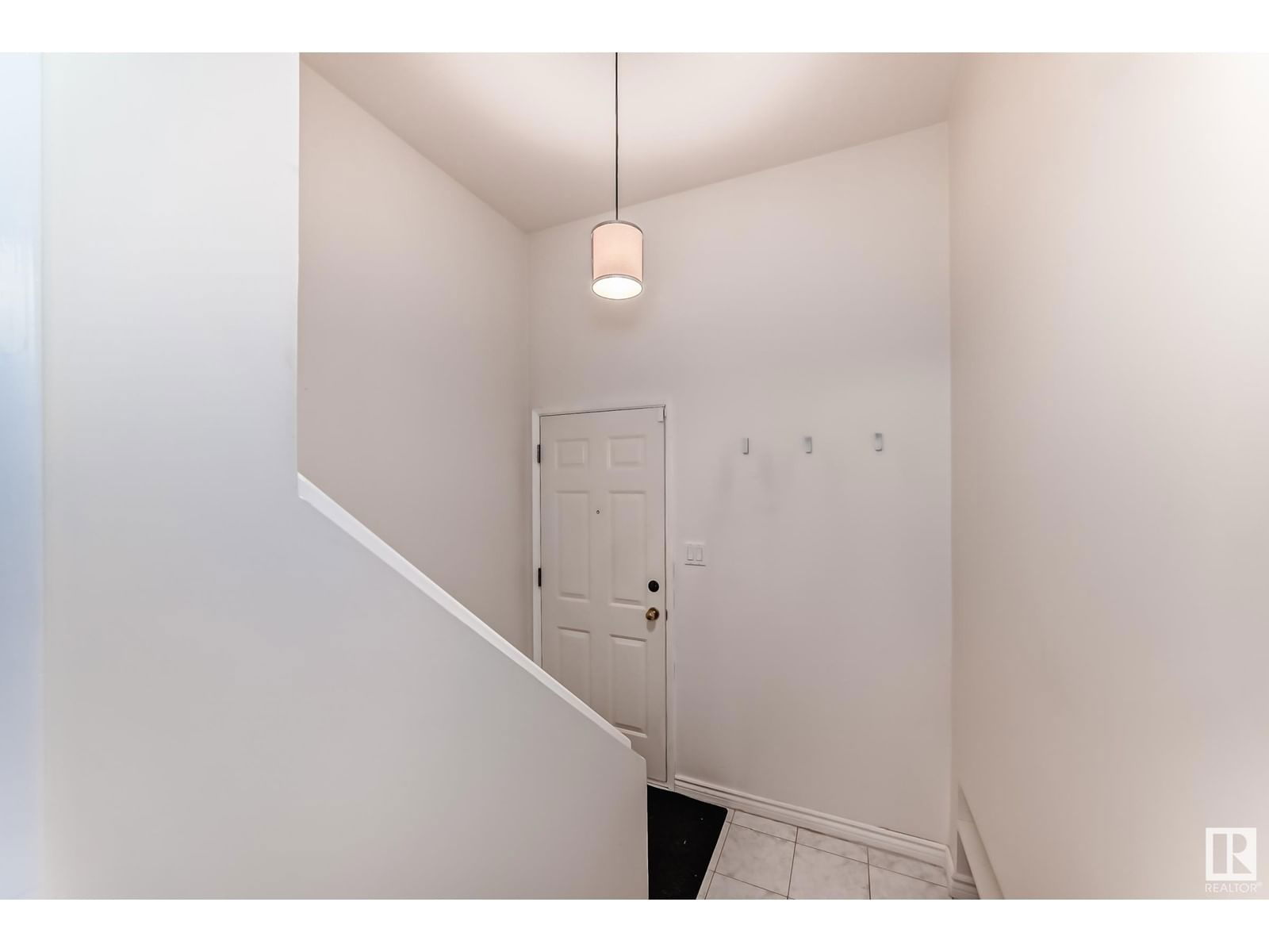 6912 21 AV Image 30