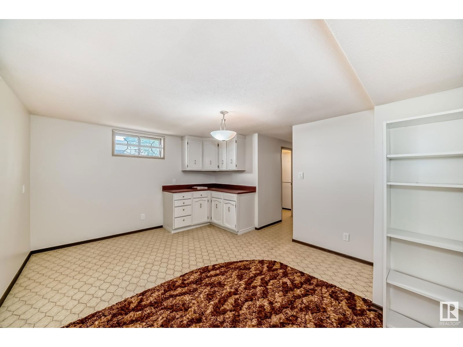 6912 21 AV Image 37