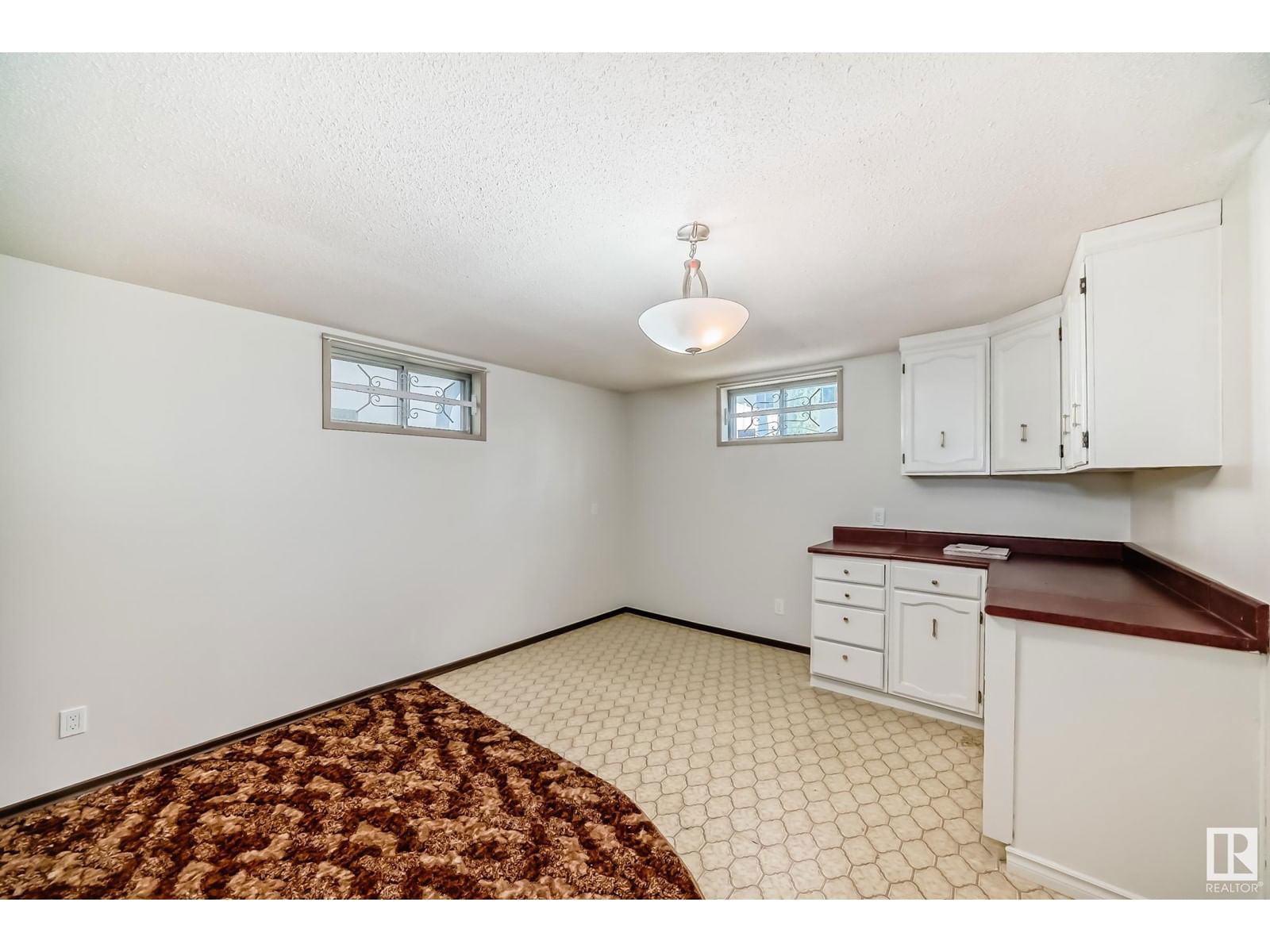 6912 21 AV Image 38
