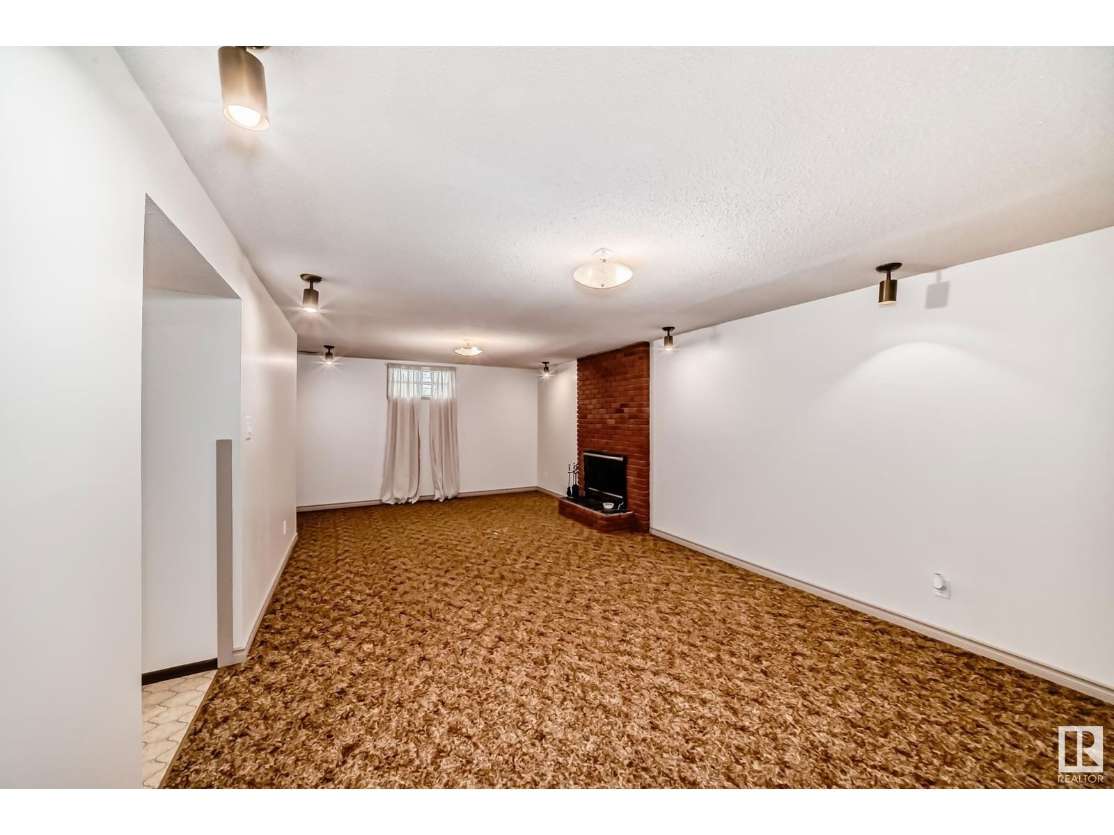 6912 21 AV Image 41