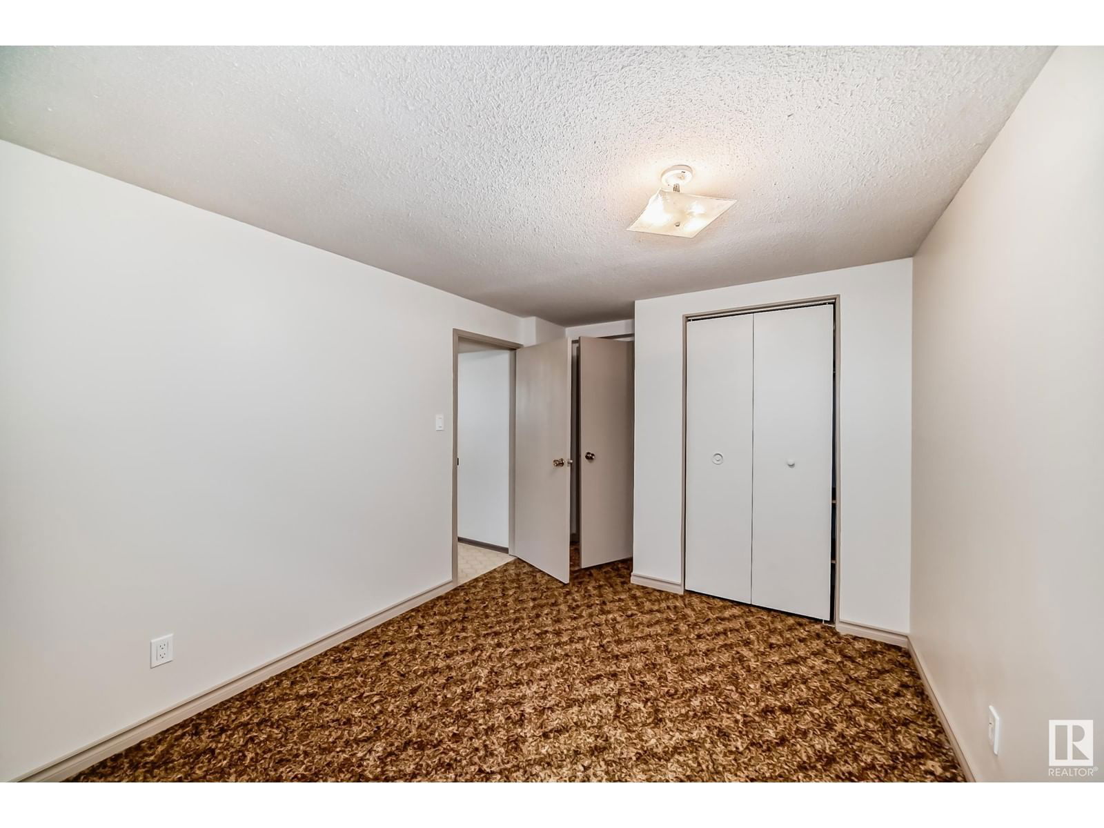6912 21 AV Image 43