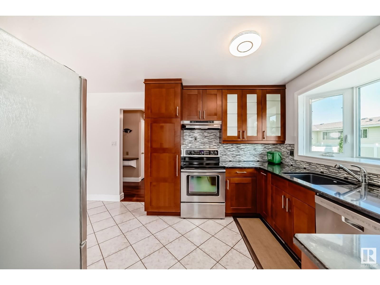 6912 21 AV Image 6