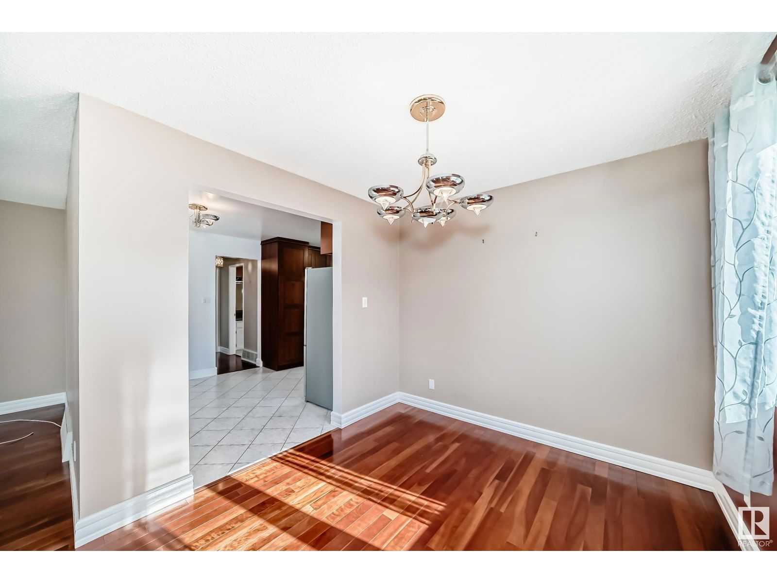 6912 21 AV Image 8