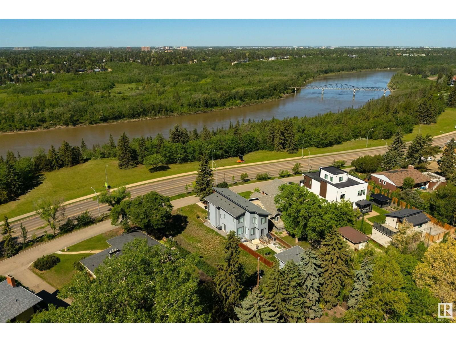 8307 SASKATCHEWAN DR Image 1