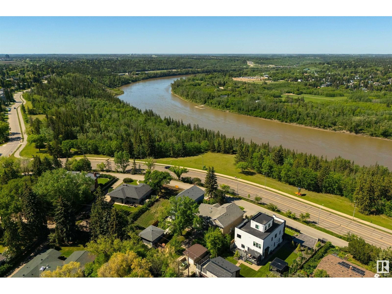 8307 SASKATCHEWAN DR Image 10