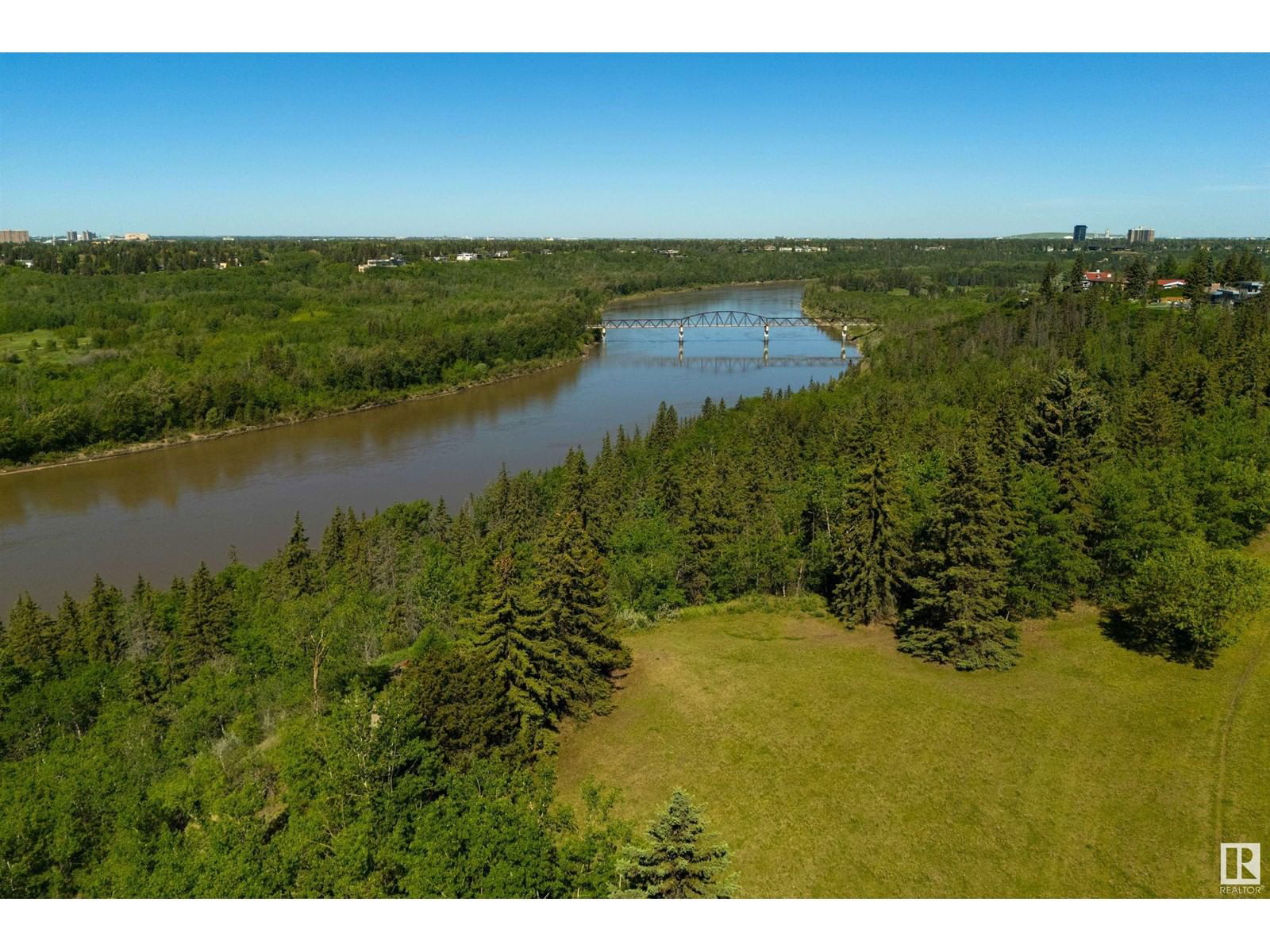 8307 SASKATCHEWAN DR Image 11