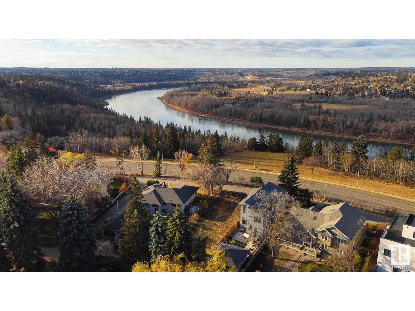 8307 SASKATCHEWAN DR Image 24