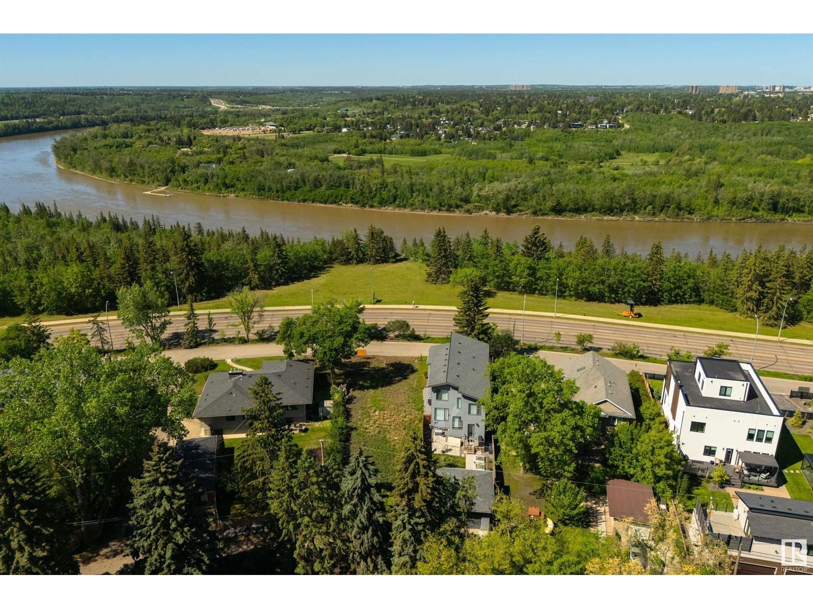 8307 SASKATCHEWAN DR Image 6