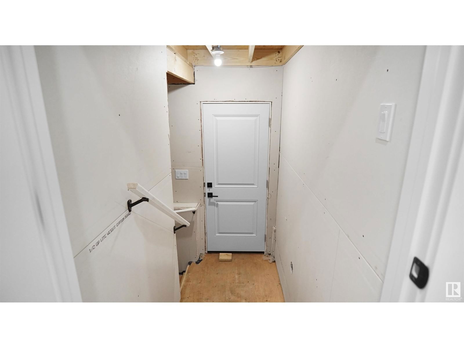 36 ASHBURY CR Image 22