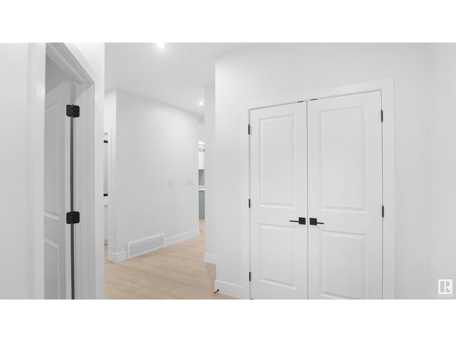 36 ASHBURY CR Image 4