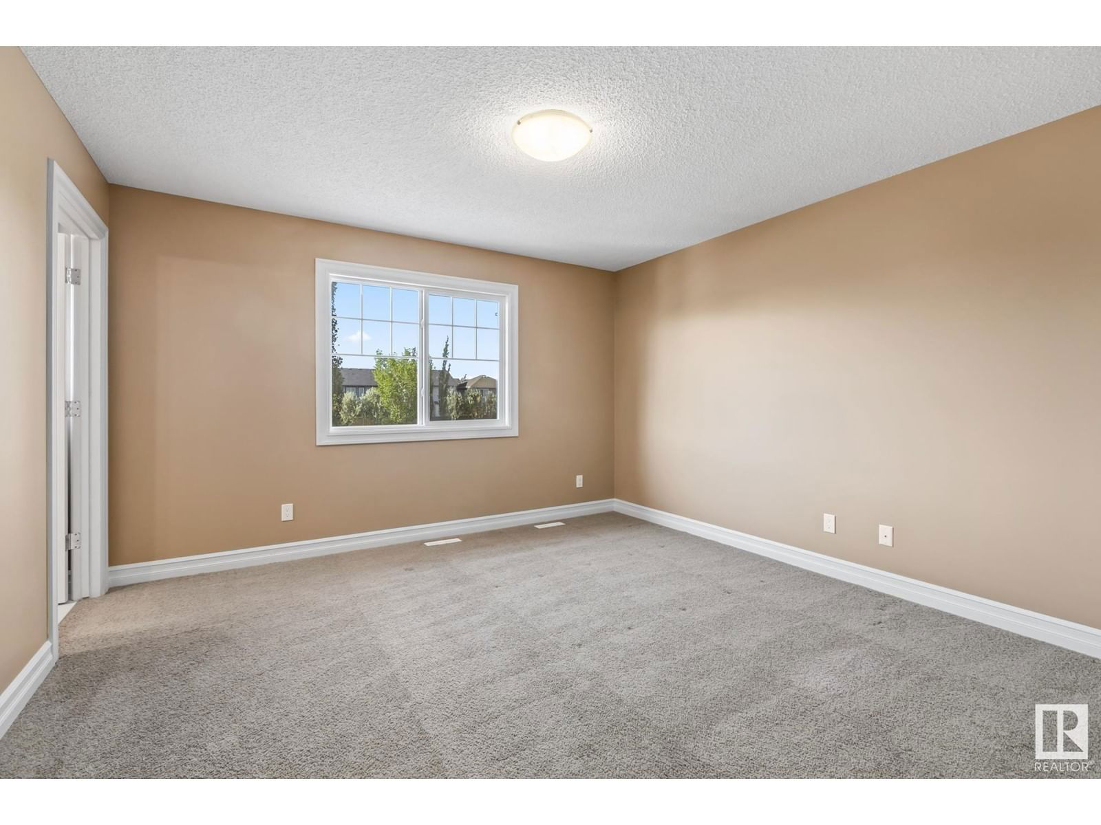 SW - 2406 CASSELMAN CR Image 26