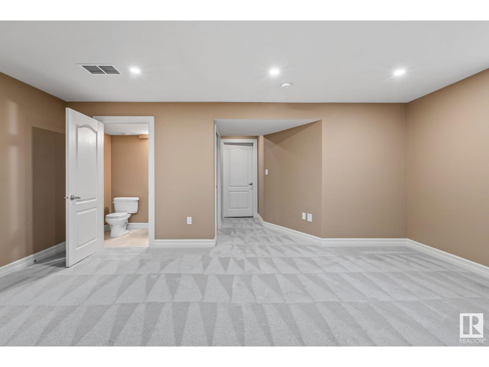 SW - 2406 CASSELMAN CR Image 32