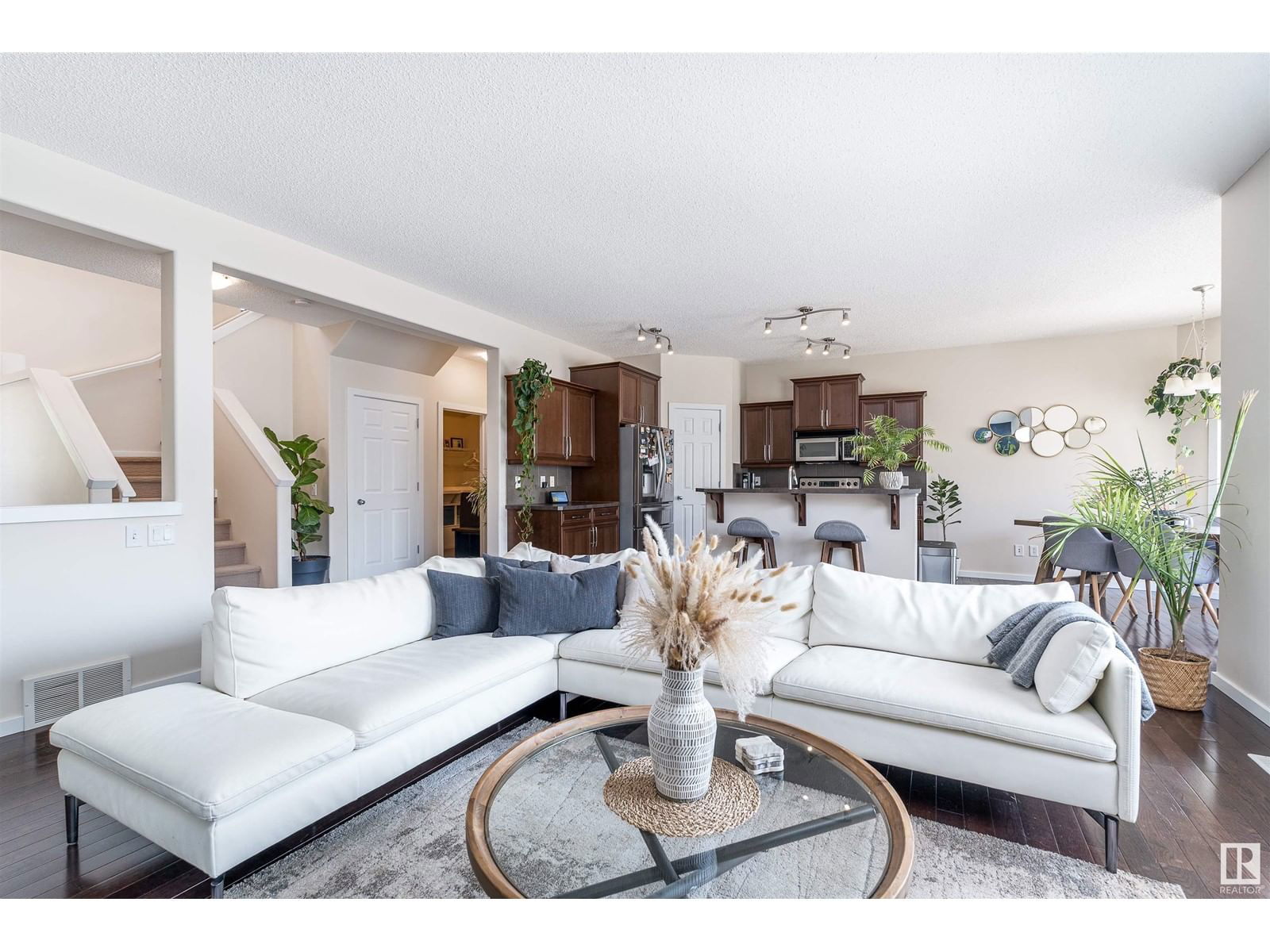 8715 10 AV SW Image 1