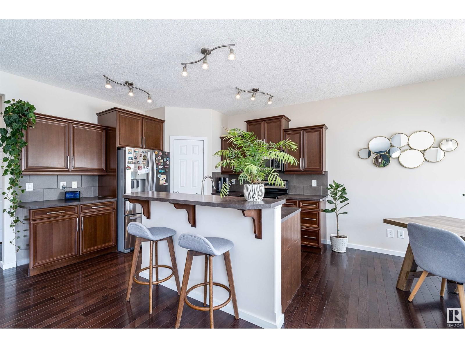 8715 10 AV SW Image 10