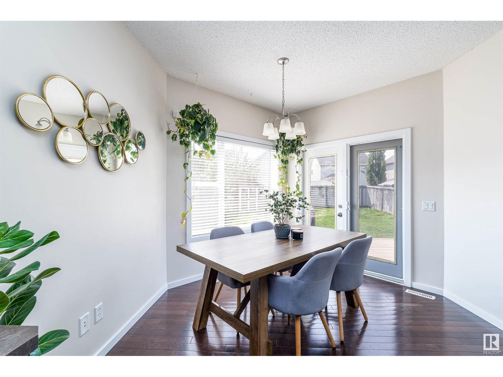 8715 10 AV SW Image 11