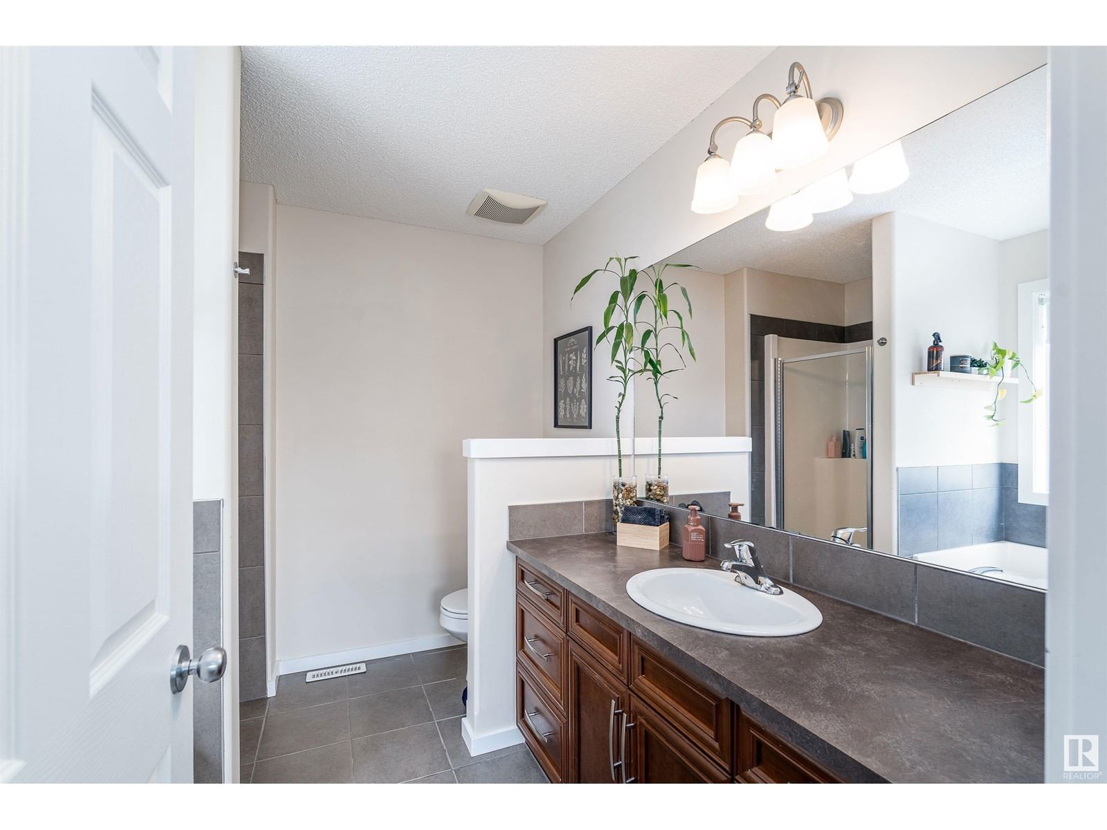 8715 10 AV SW Image 17