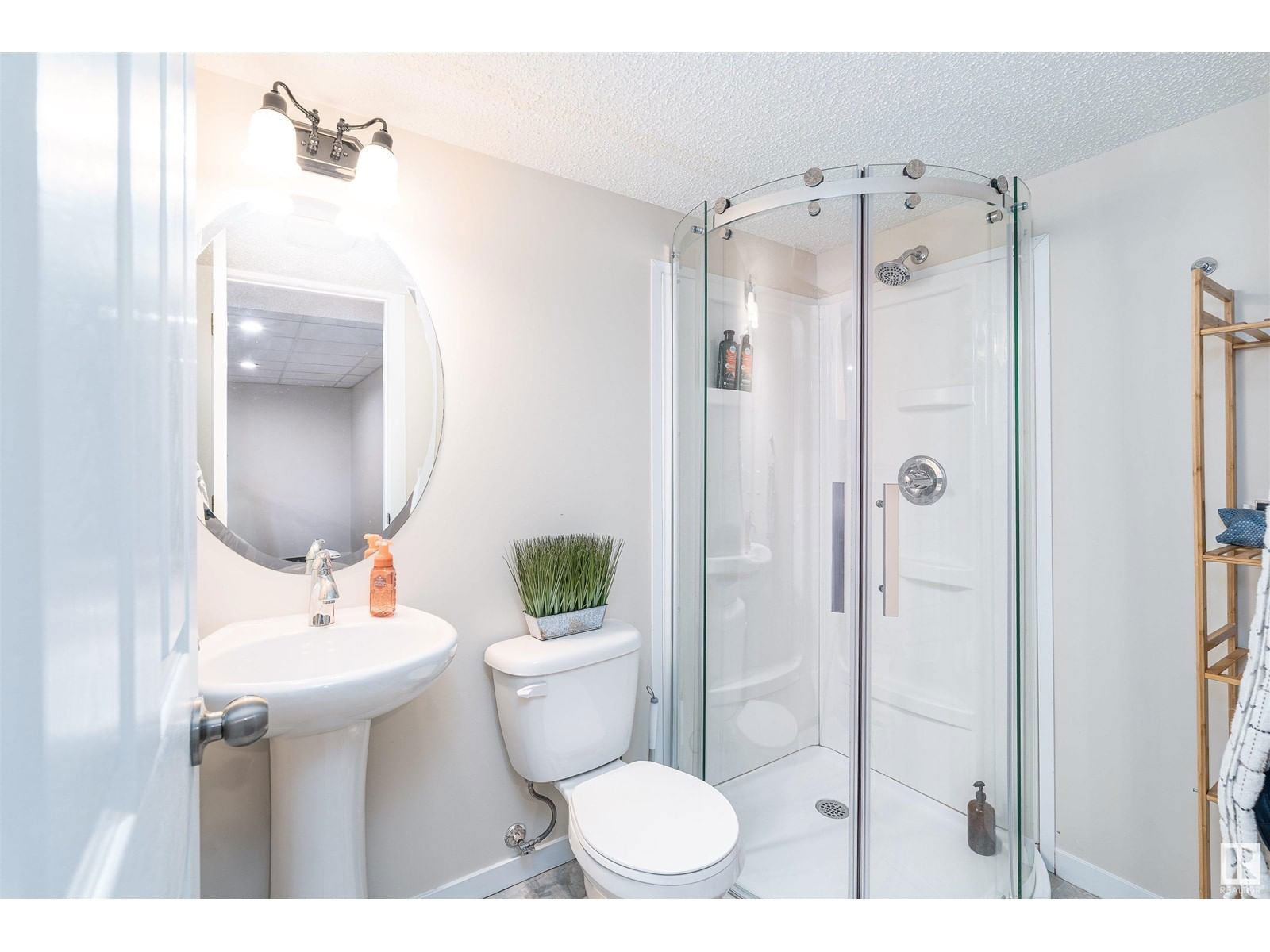 8715 10 AV SW Image 27