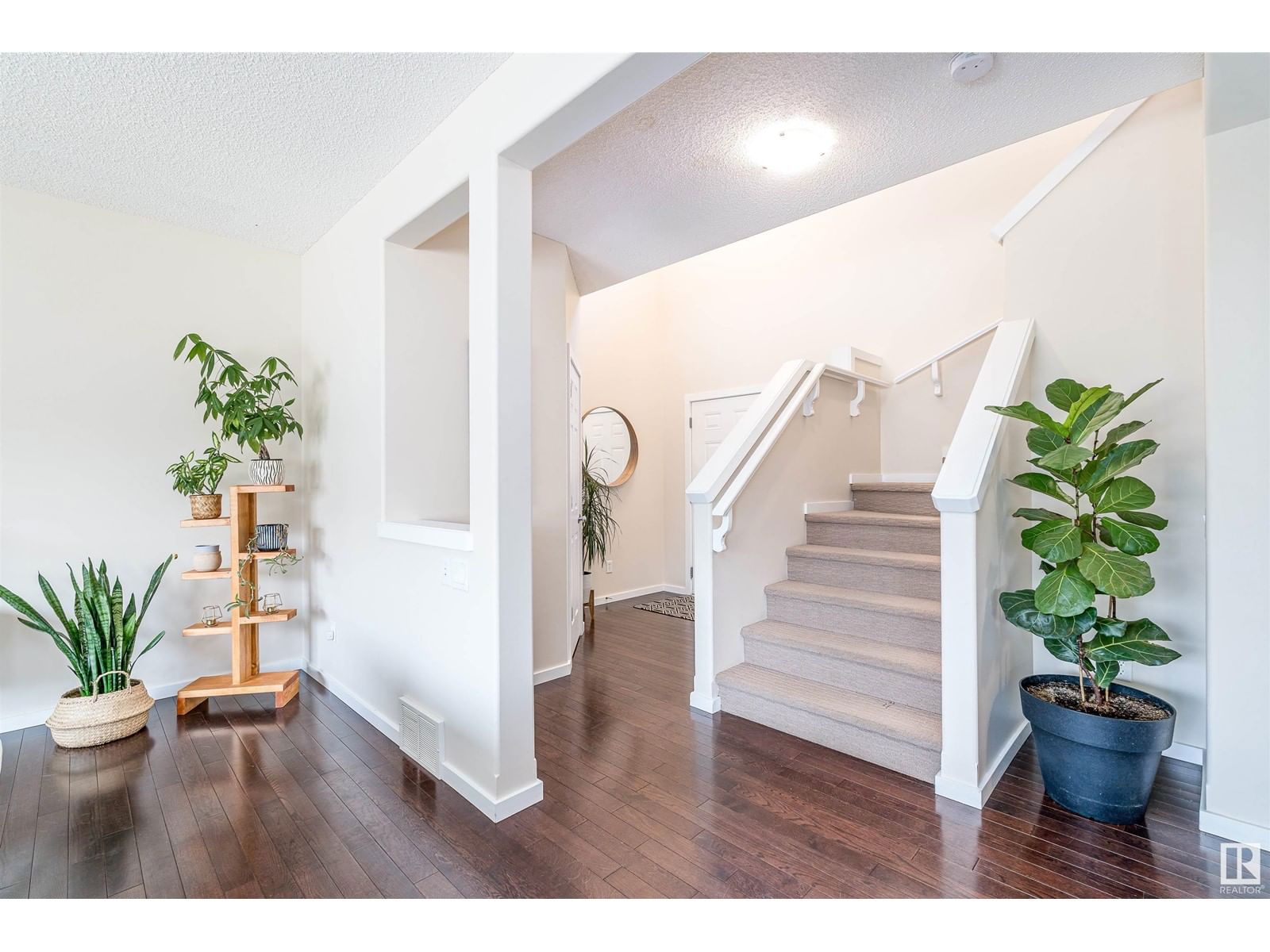 8715 10 AV SW Image 4