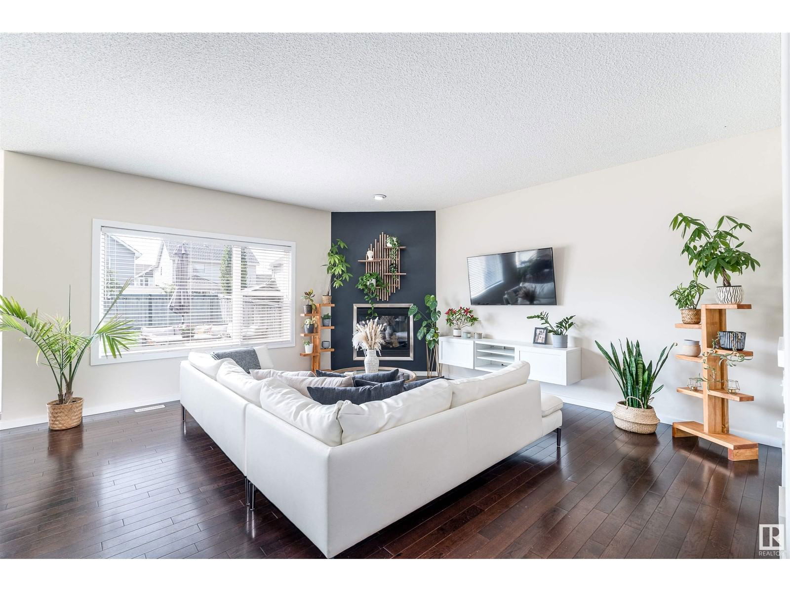 8715 10 AV SW Image 5