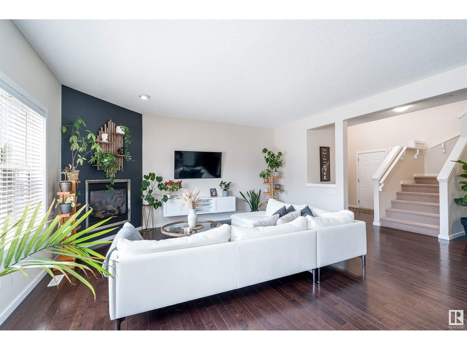 8715 10 AV SW Image 6