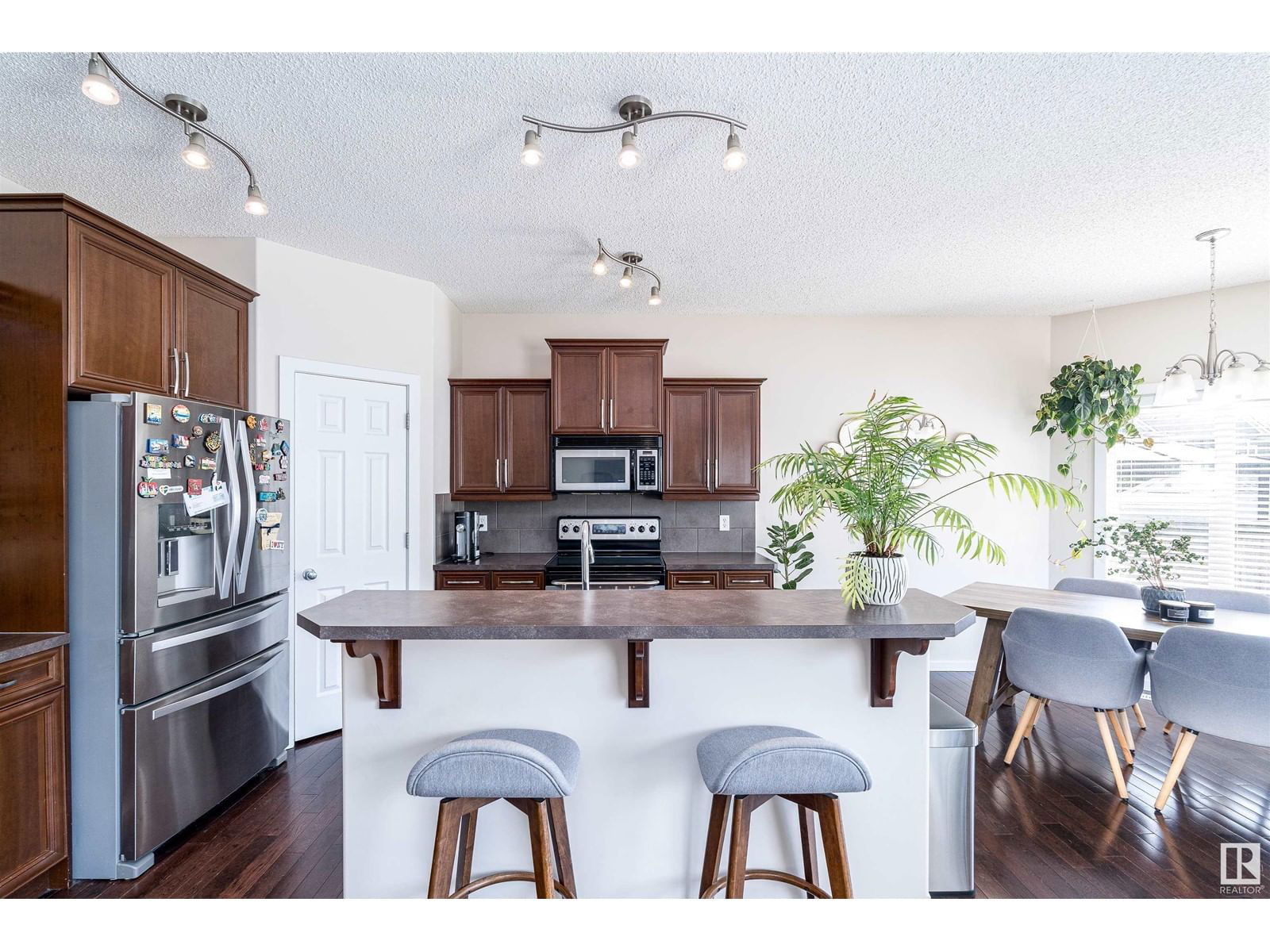 8715 10 AV SW Image 9