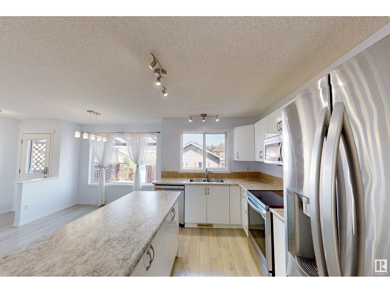 7932 14 AVE Image 10