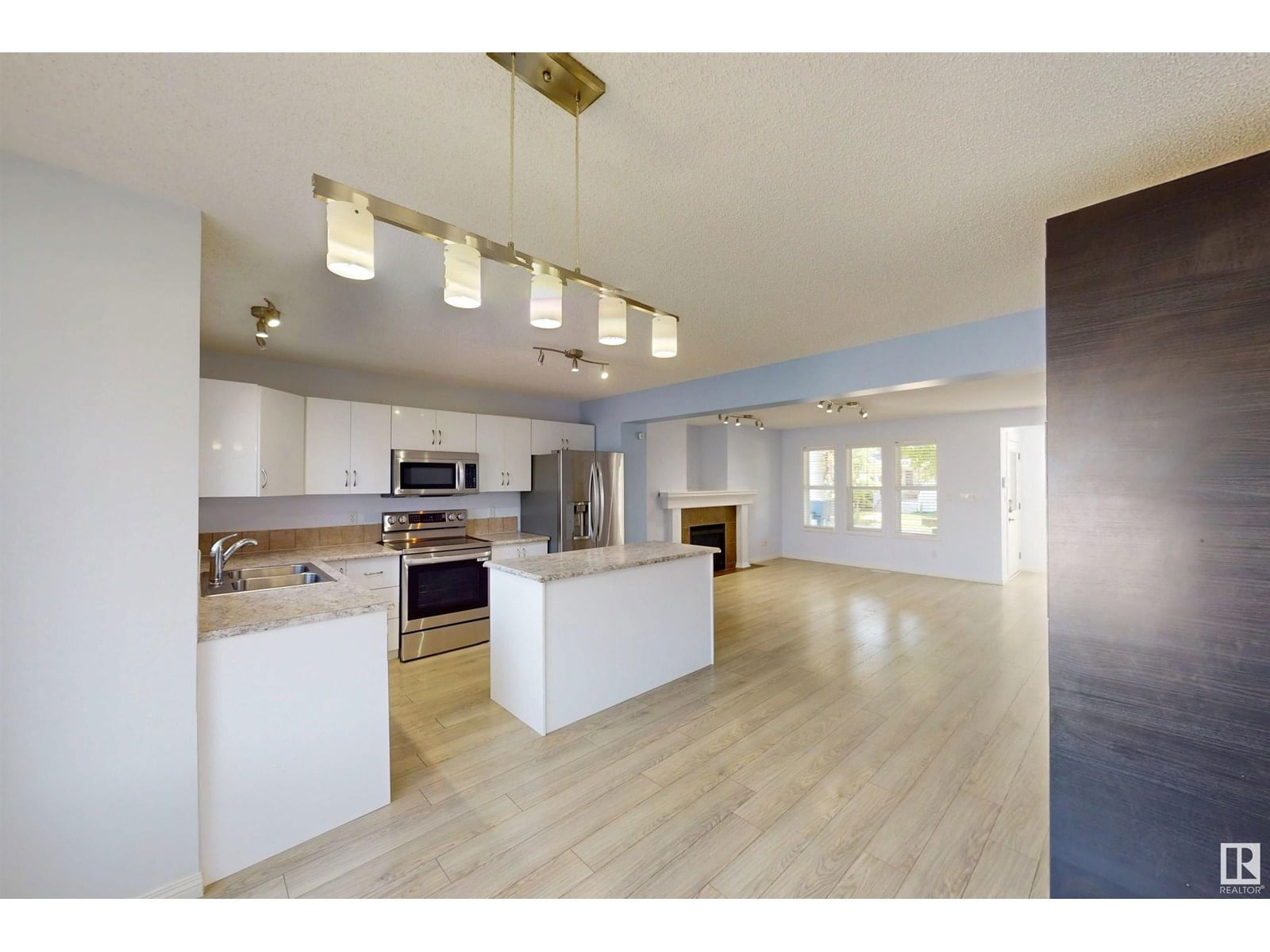 7932 14 AVE Image 16