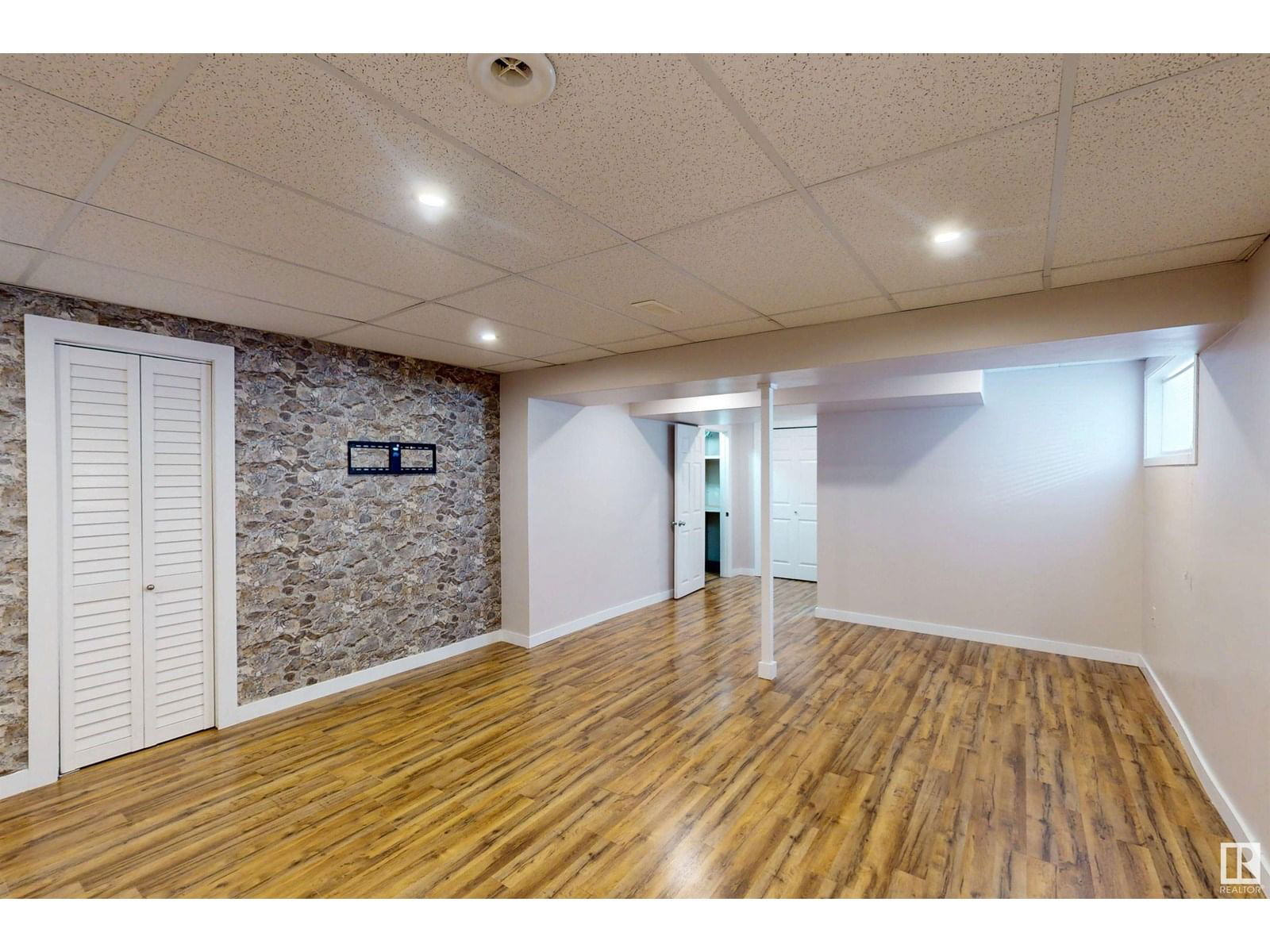 7932 14 AVE Image 30