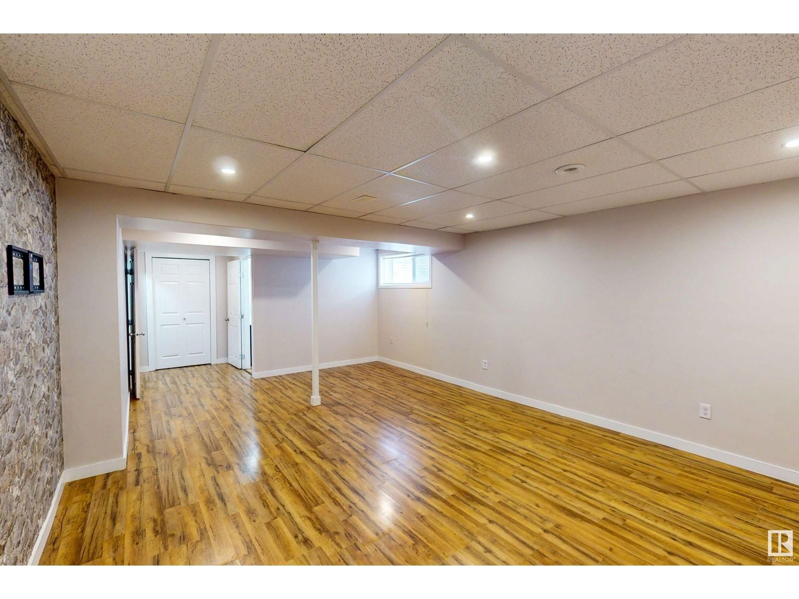 7932 14 AVE Image 31