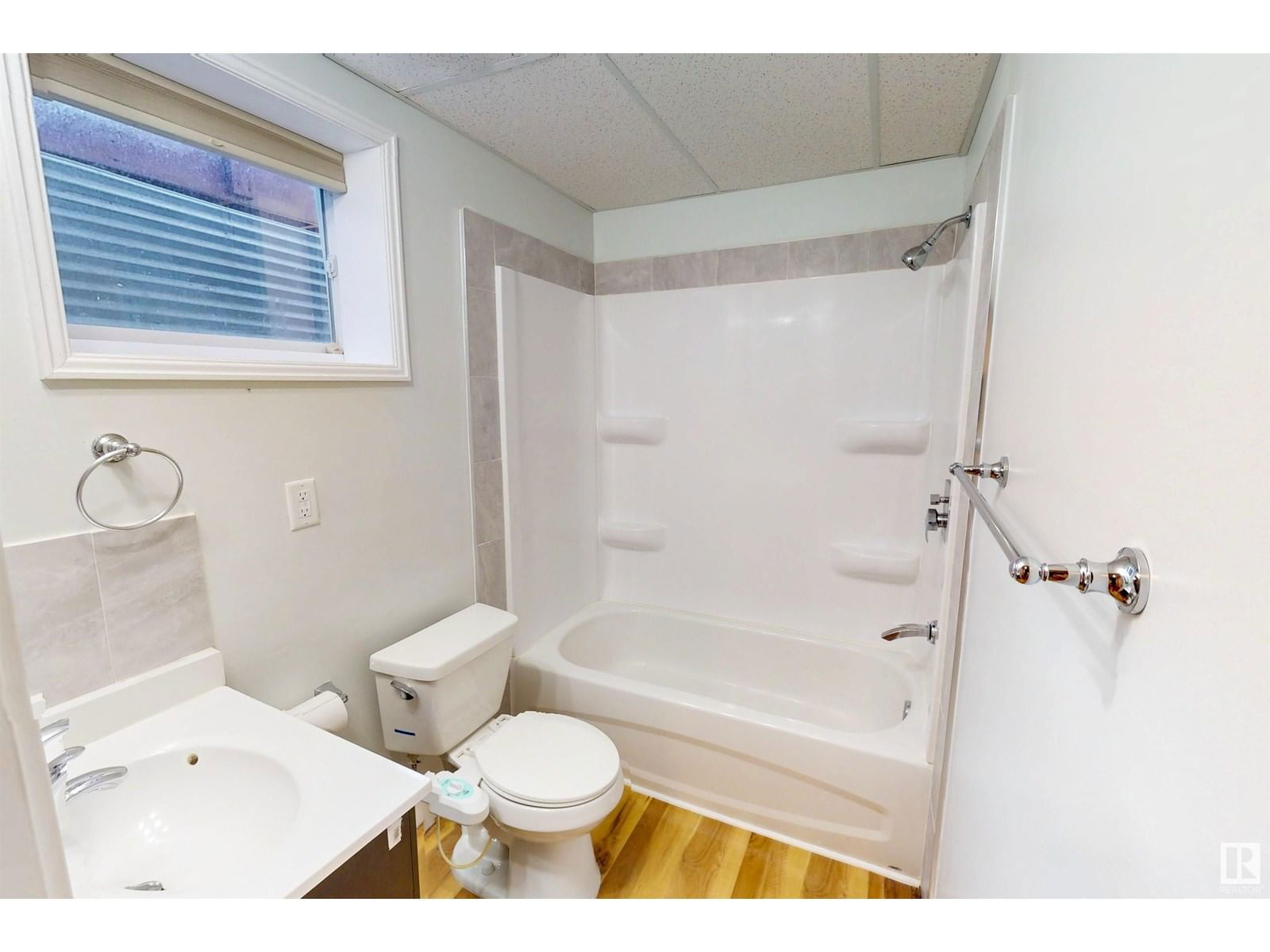 7932 14 AVE Image 33