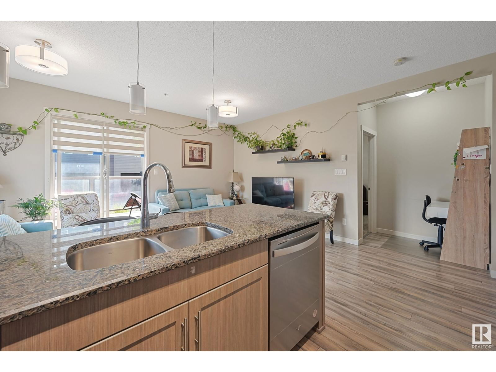 #102 - 812 WELSH DR Image 12
