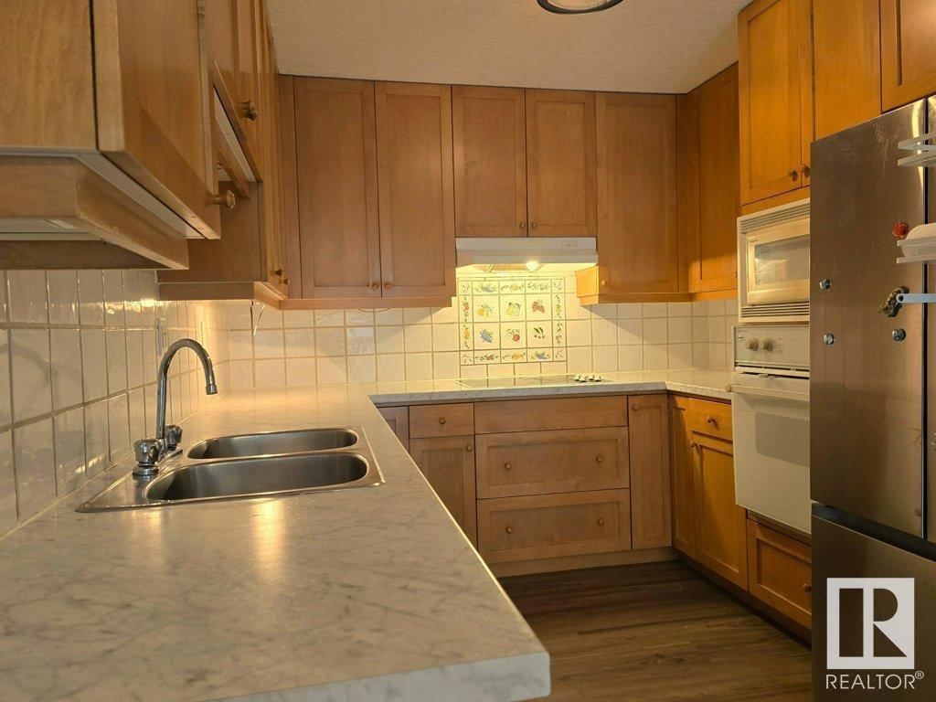 37 MANCHESTER DR Image 17