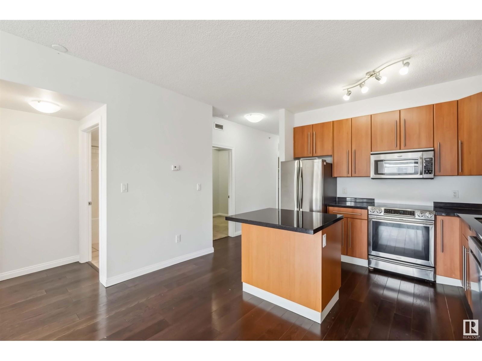 9819 - 1102 104 ST NW Image 10