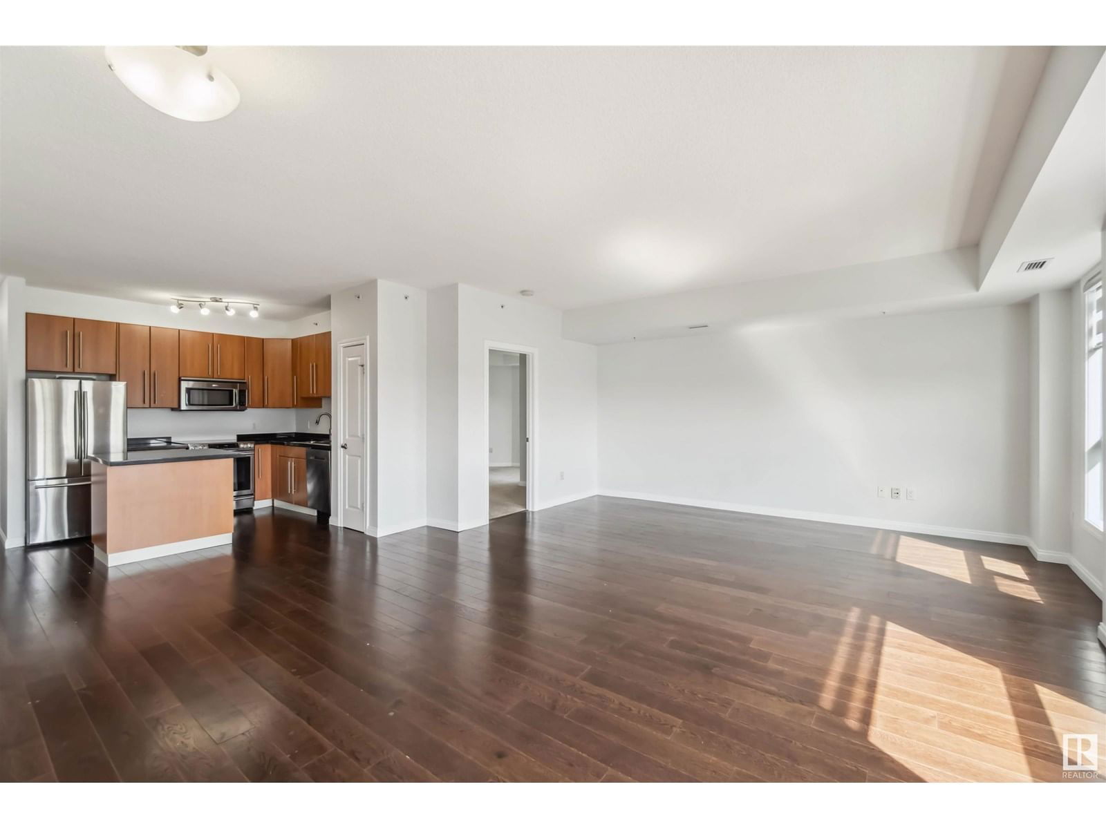 9819 - 1102 104 ST NW Image 12